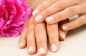 2 Sesiones de manicura y/o Pedicura con esmaltado permanente